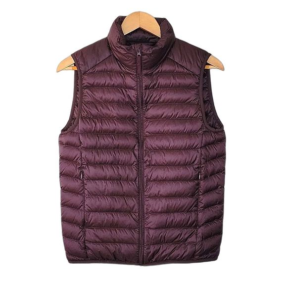 UNIQLO Purple Down Puffer Vest size XS Warm Lightweight Zipper Pockets - Picture 1 of 15